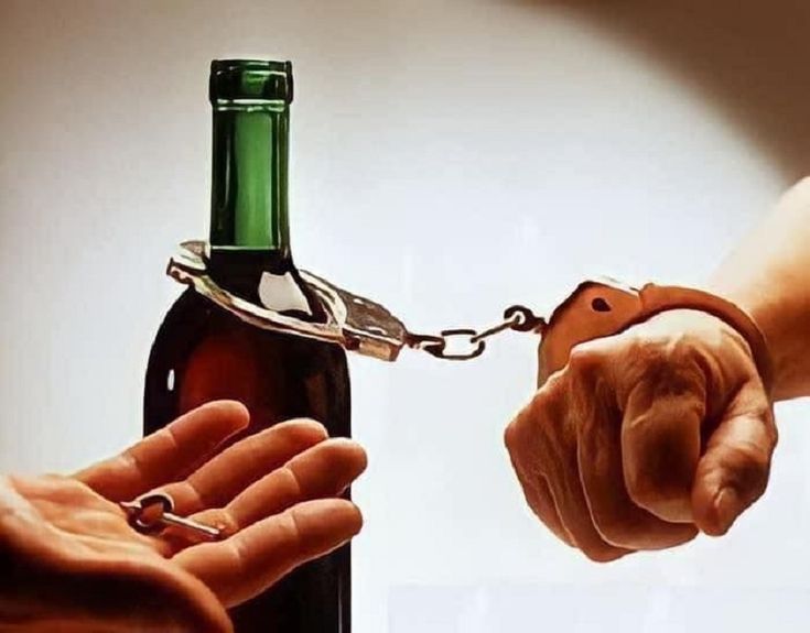 Symbolic image of breaking free from alcohol addiction through rehabilitation treatment in Nagpur
